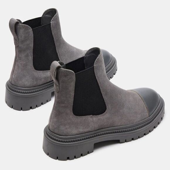 Steve Madden MAYSLIE LIGHT GREY SUEDE Chelsea Ankle Bootie - Picture 3 of 6